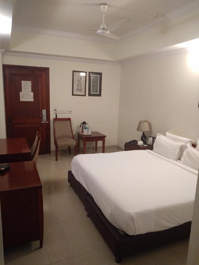 Hotel Bluestone Ghaziabad Exterior foto